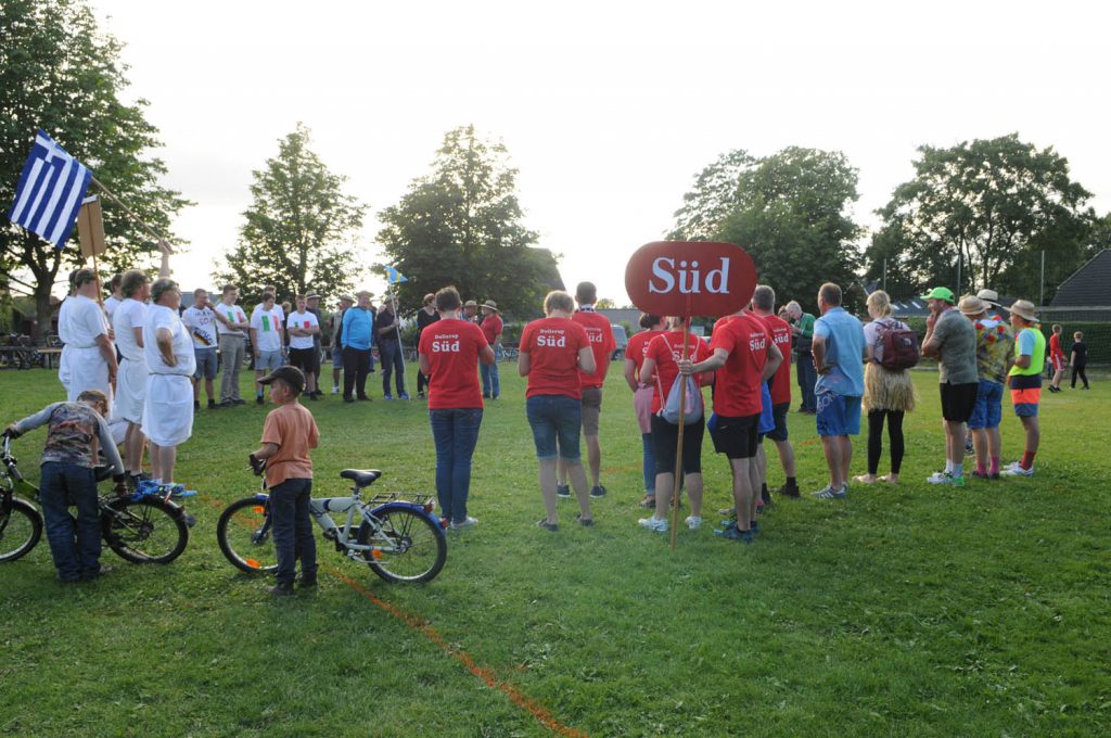 Team-Spiele auf dem Dorffest Dollerup