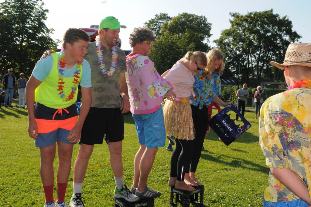 Team-Spiele auf dem Dorffest Dollerup