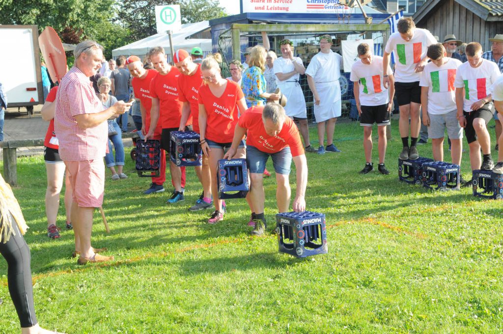 Team-Spiele auf dem Dorffest Dollerup
