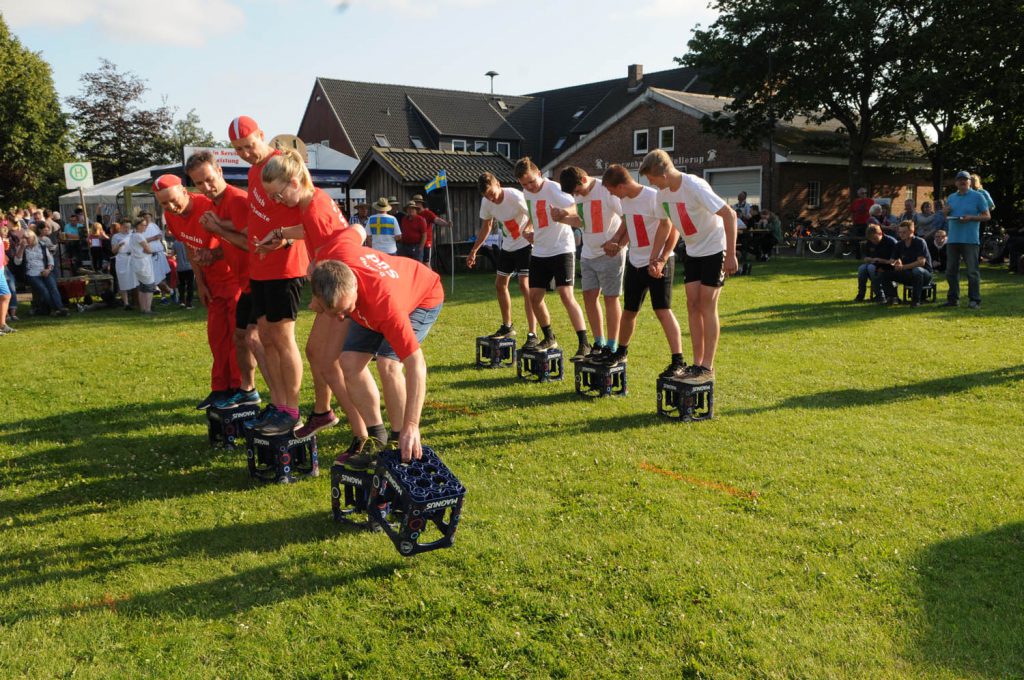 Team-Spiele auf dem Dorffest Dollerup