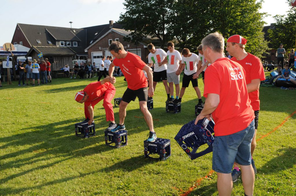 Team-Spiele auf dem Dorffest Dollerup