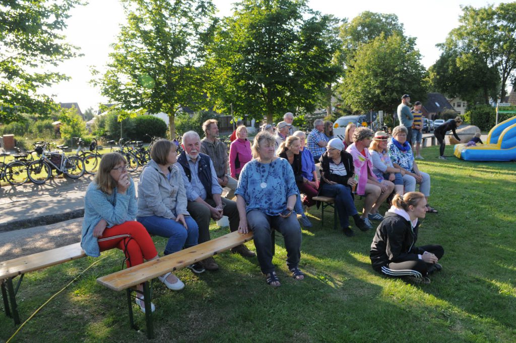 Team-Spiele auf dem Dorffest Dollerup