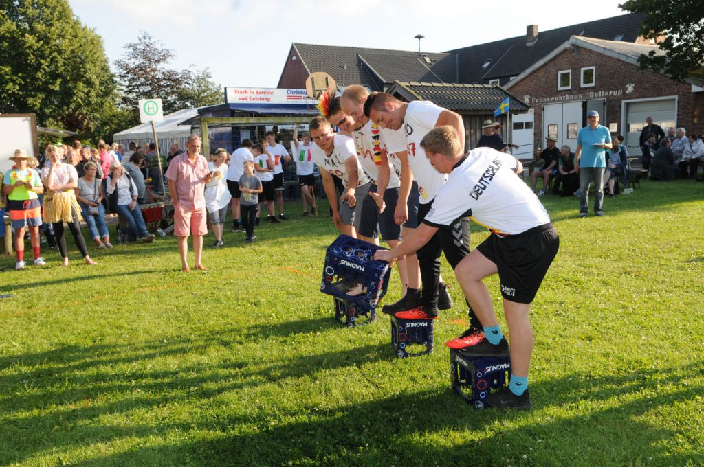 Team-Spiele auf dem Dorffest Dollerup