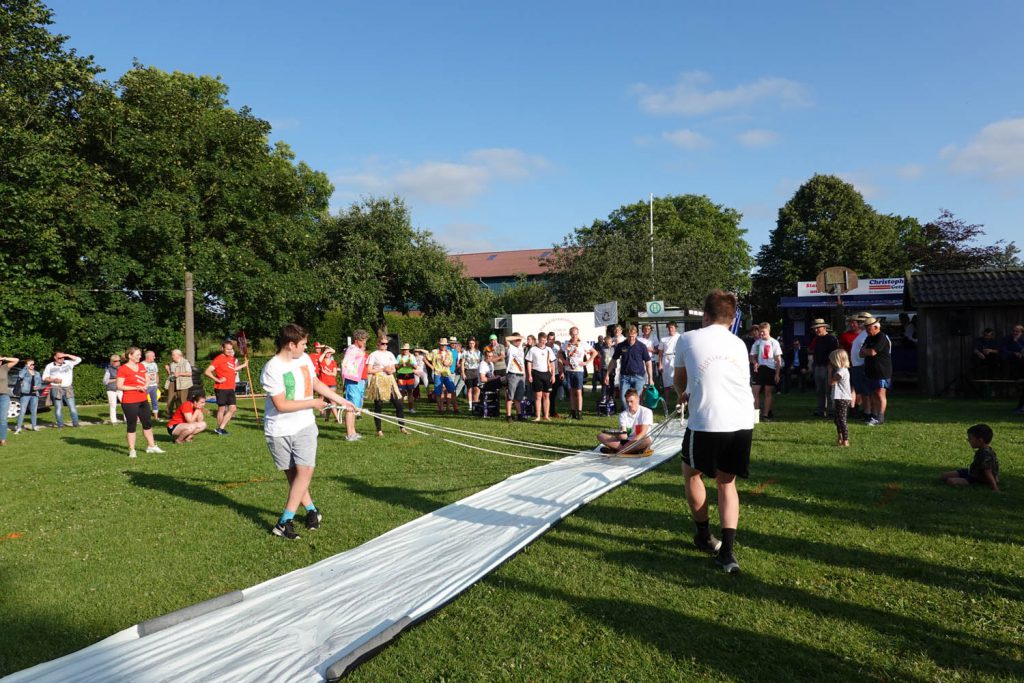 Team-Spiele auf dem Dorffest Dollerup