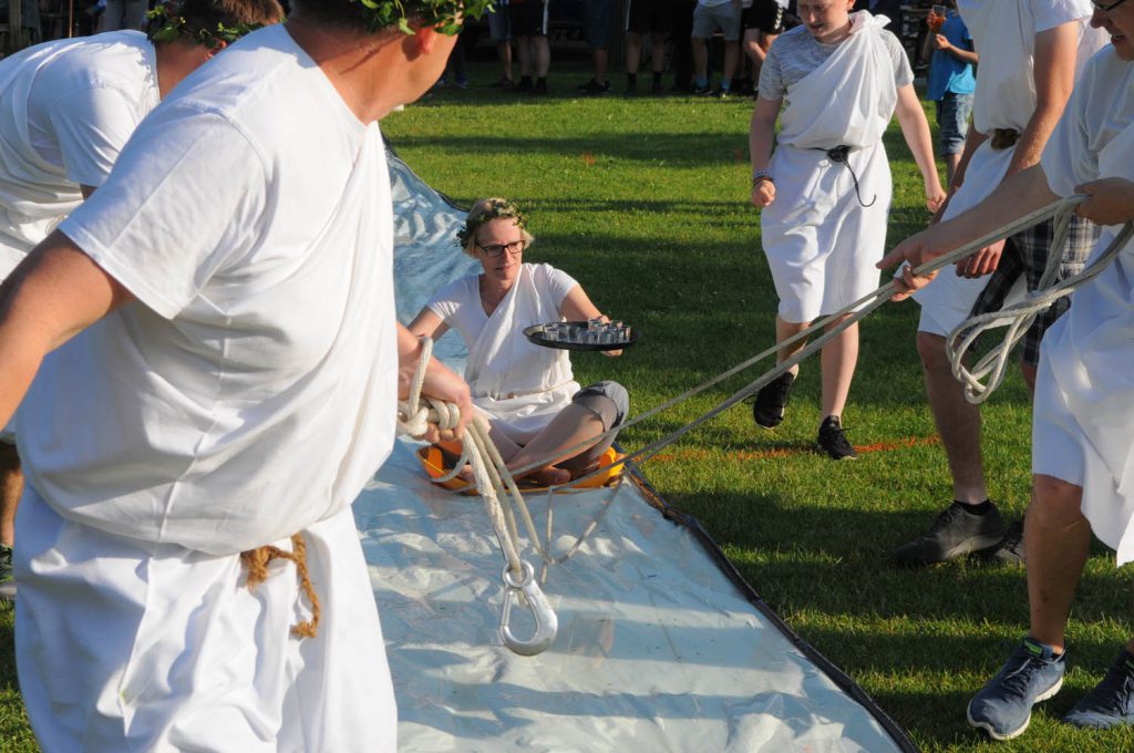 Team-Spiele auf dem Dorffest Dollerup